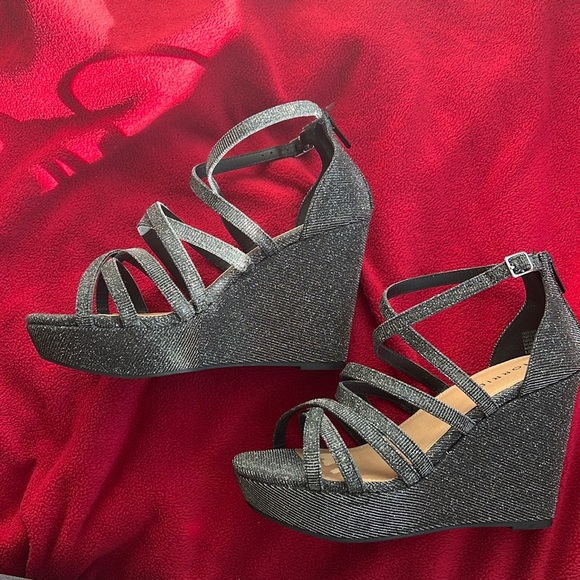 Torrid Wedge silver and black 8.5WW - Picture 1 of 9